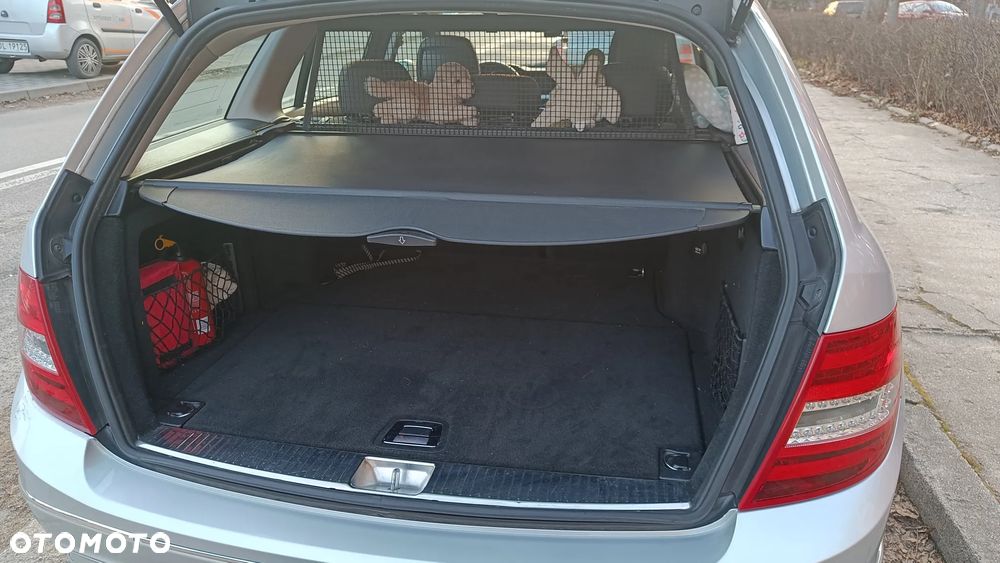 Mercedes-Benz Klasa C 180 CGI BlueEFFICIENCY Avantgarde - 17