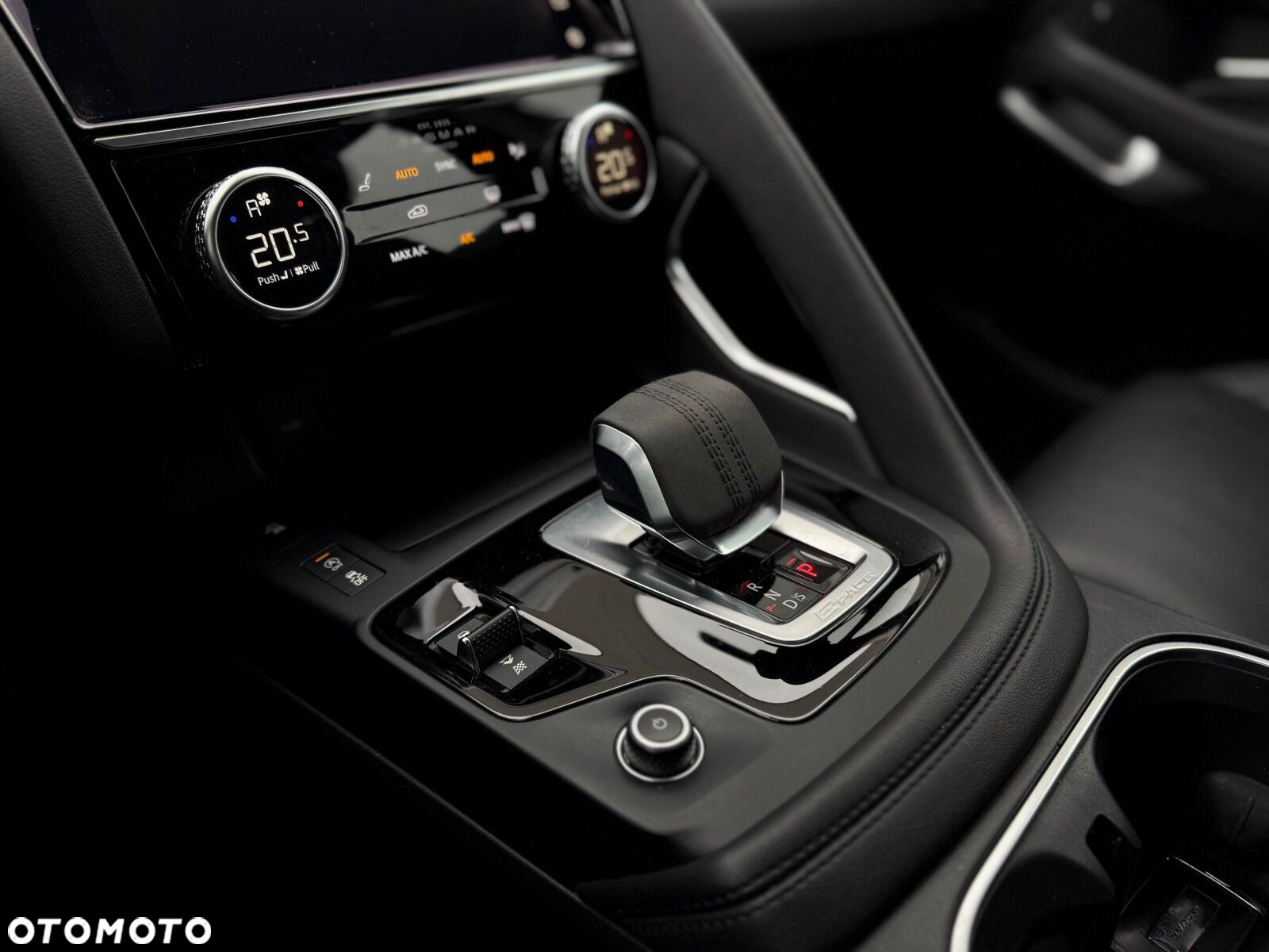 Jaguar E-Pace - 31