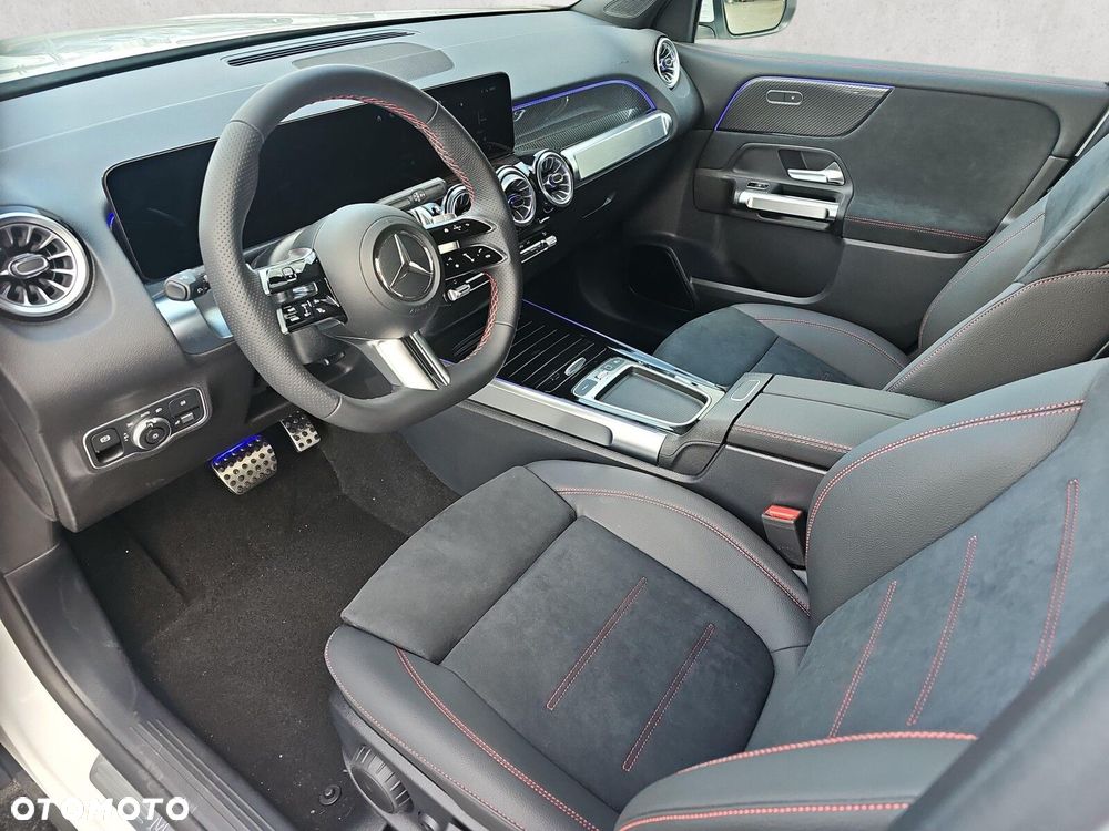 Mercedes-Benz GLB - 11