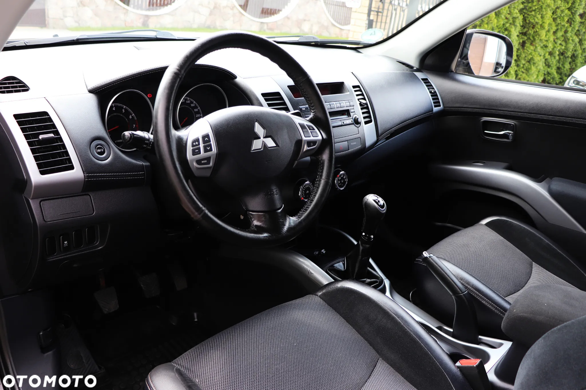 Mitsubishi Outlander 2.0 Intense 2WD - 18