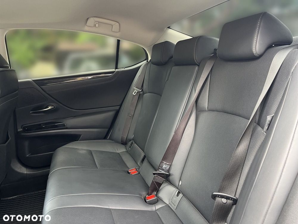 Lexus ES 300h Business Edition - 6