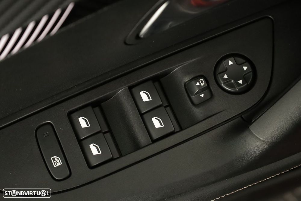 Peugeot 2008 1.2 PureTech Allure EAT8 - 22