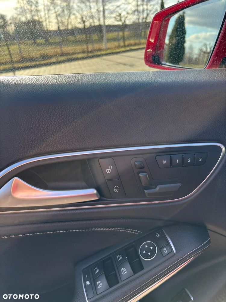 Mercedes-Benz CLA 250 7G-DCT - 12