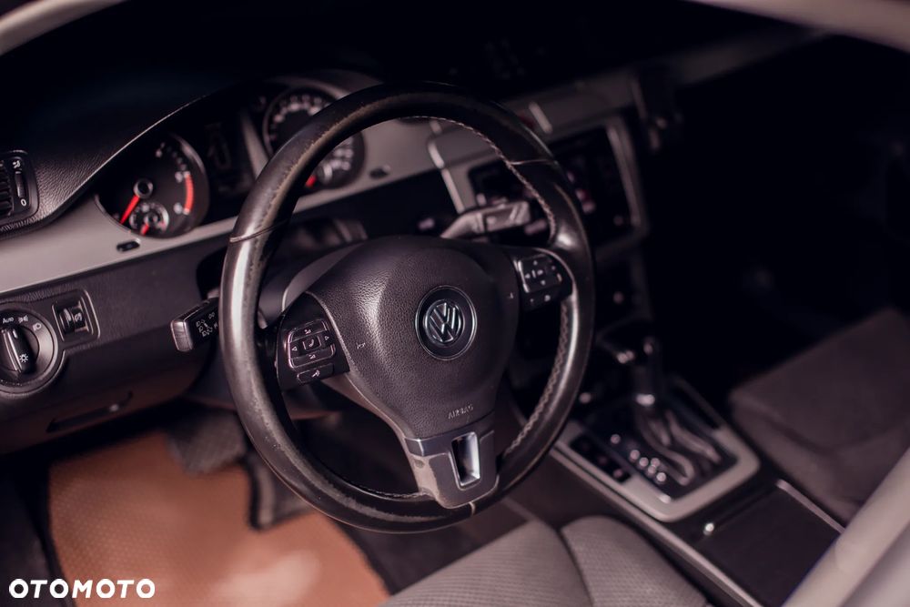 Volkswagen Passat 2.0 TDI Comfortline DSG - 6
