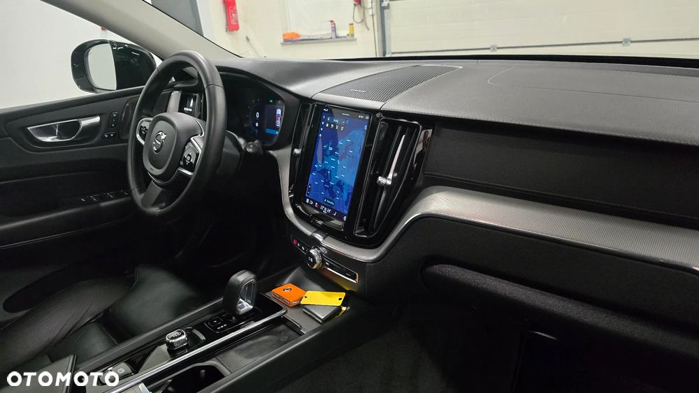 Volvo XC 60 B5 D AWD Ultimate Dark - 25