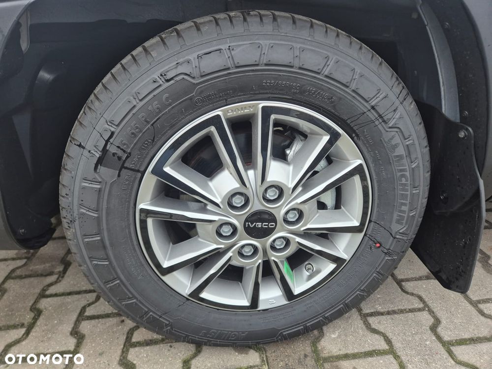 Iveco Daily 35S18HV chłodnia do -18 stopni! + łóżko - 9