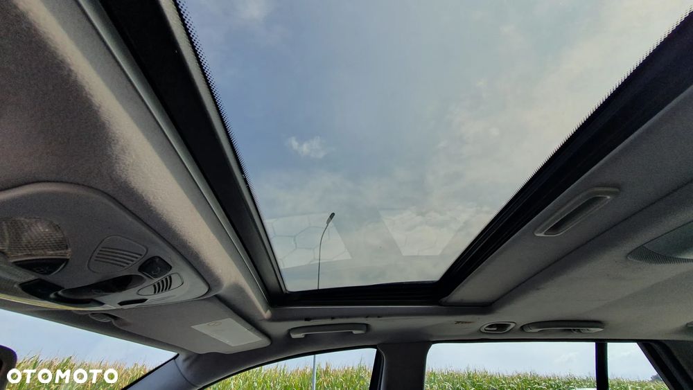 Mercedes-Benz Klasa C 240 4Matic Avantgarde - 13