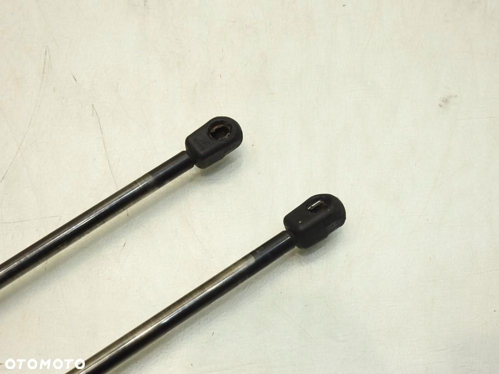 SIŁOWNIK KLAPY BAGAŻNIKA VW TOURAN 1T3 LIFT 1T0827550H - 3