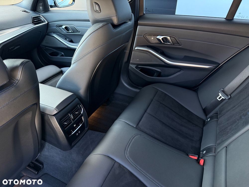 BMW Seria 3 320d xDrive M Sport Shadow - 37