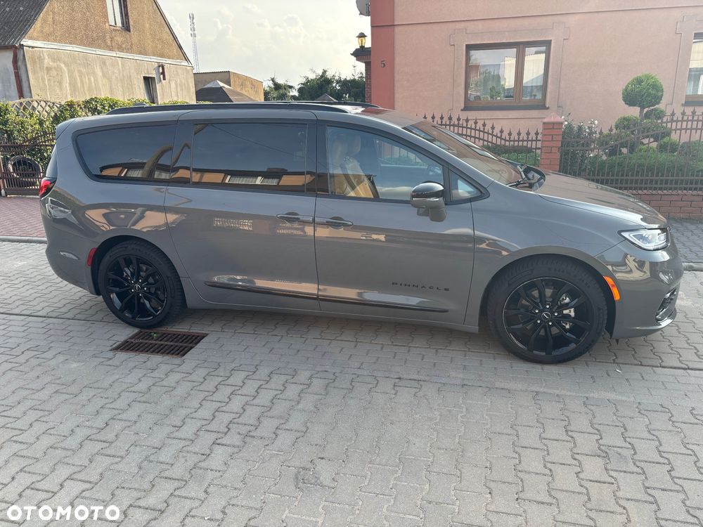 Chrysler Pacifica - 4