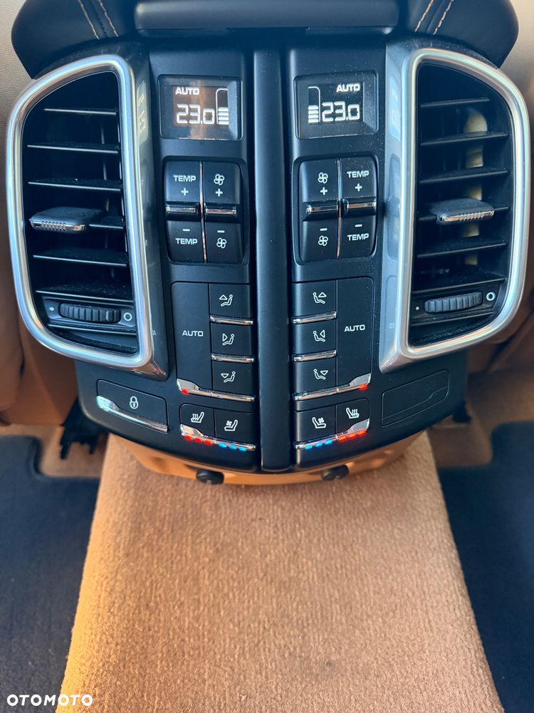 Porsche Cayenne - 16