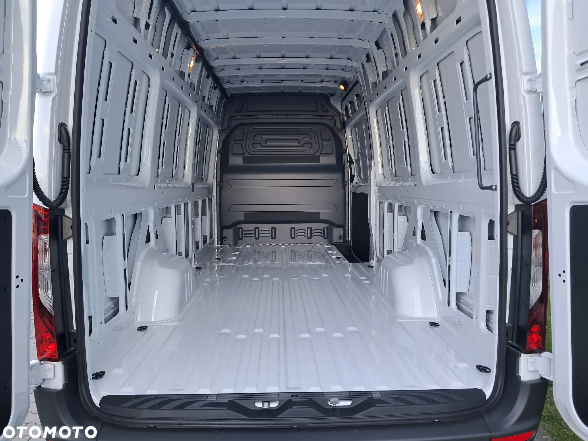 Mercedes-Benz Sprinter 317 CDI Furgon PRO długi 4325 mm L3H2 - 12