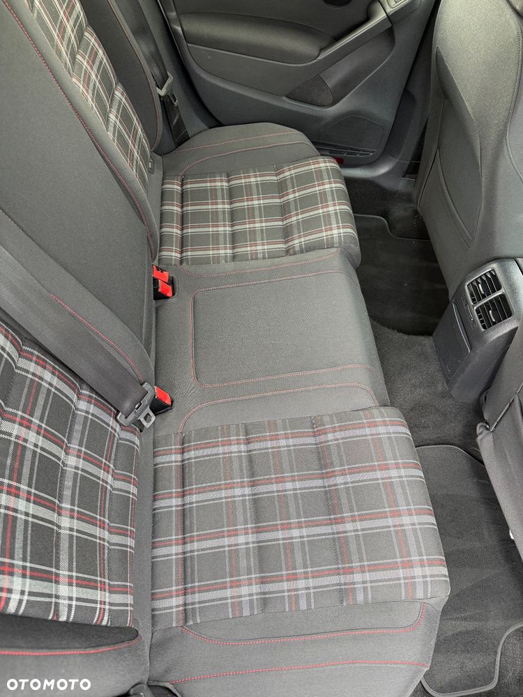 Volkswagen Golf - 19
