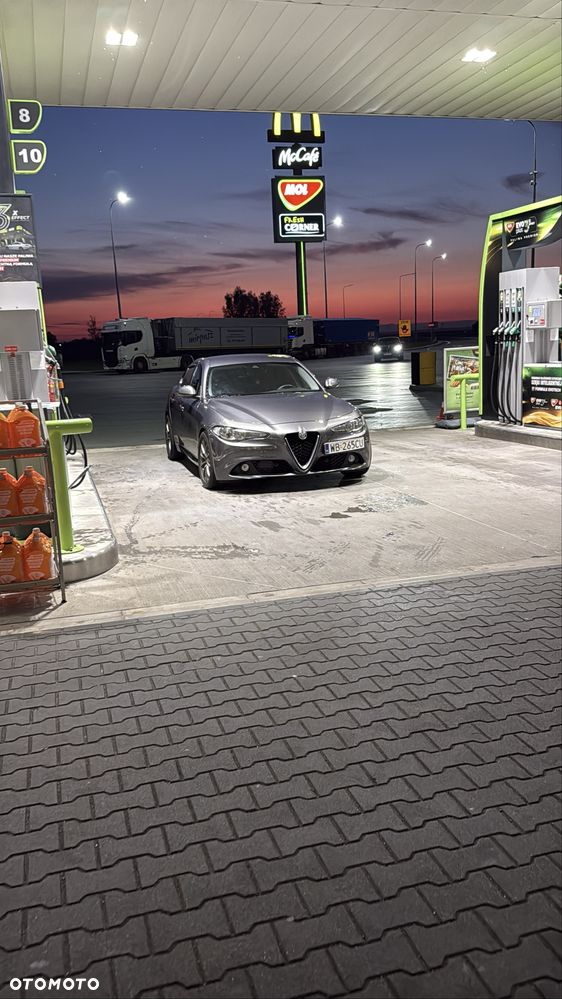 Alfa Romeo Giulia - 1