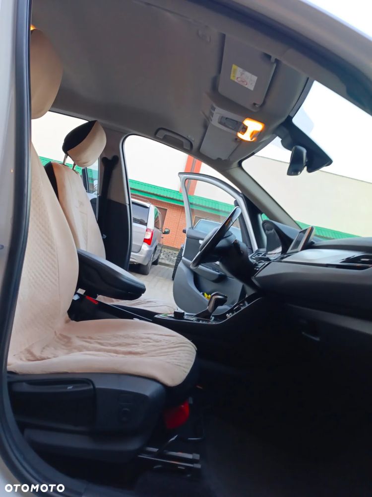 BMW Seria 2 218d - 34