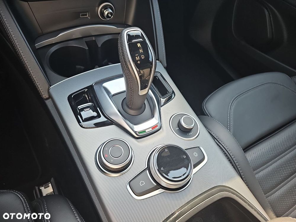 Alfa Romeo Stelvio 2.0 Turbo Veloce Q4 - 28