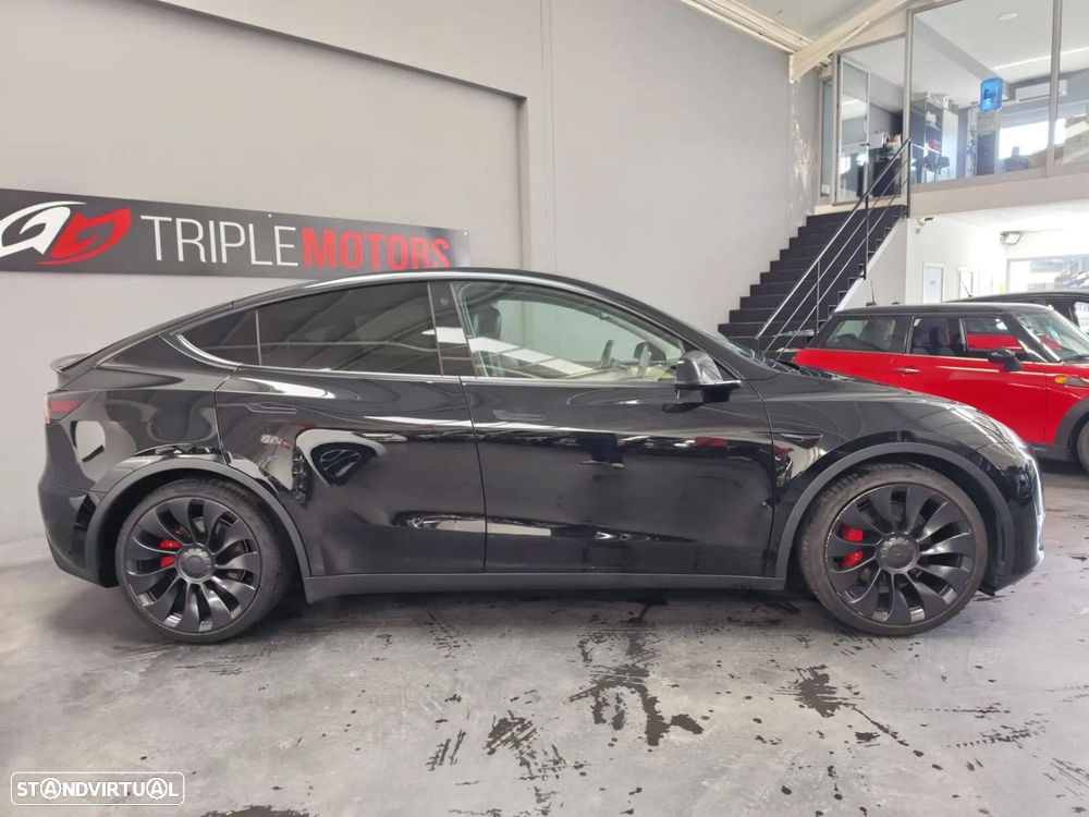Tesla Model Y Performance Dual Motor AWD - 11