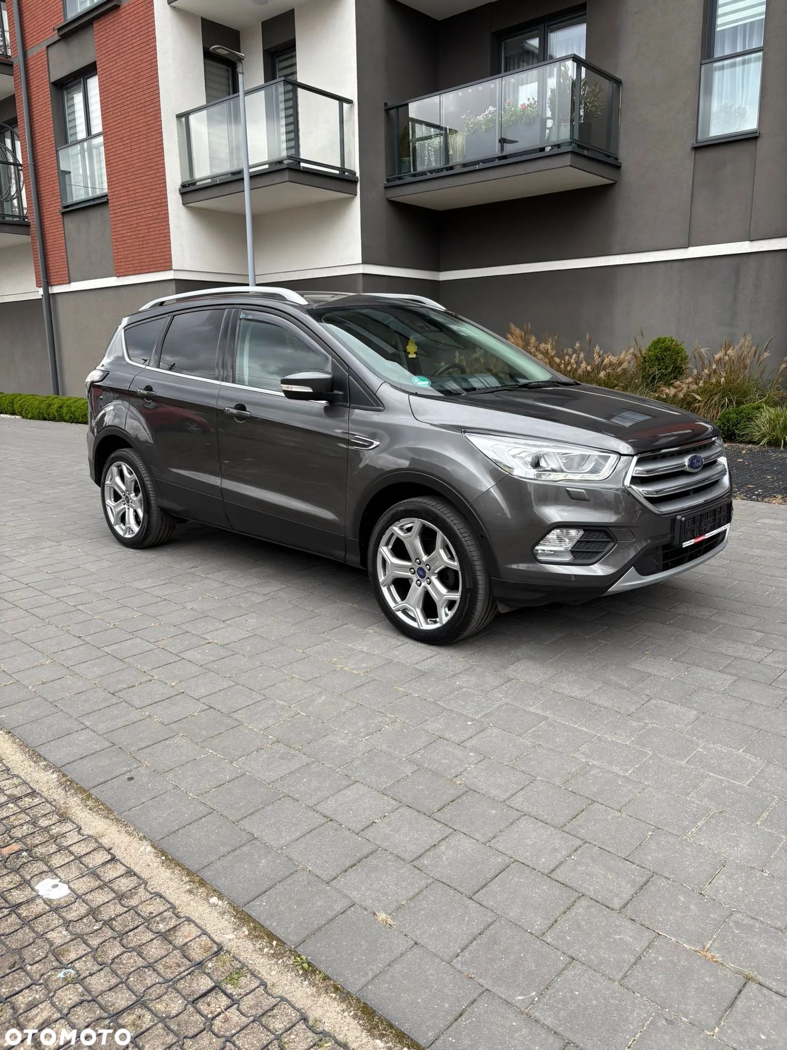 Ford Kuga 1.5 EcoBoost 2x4 SYNC - 1