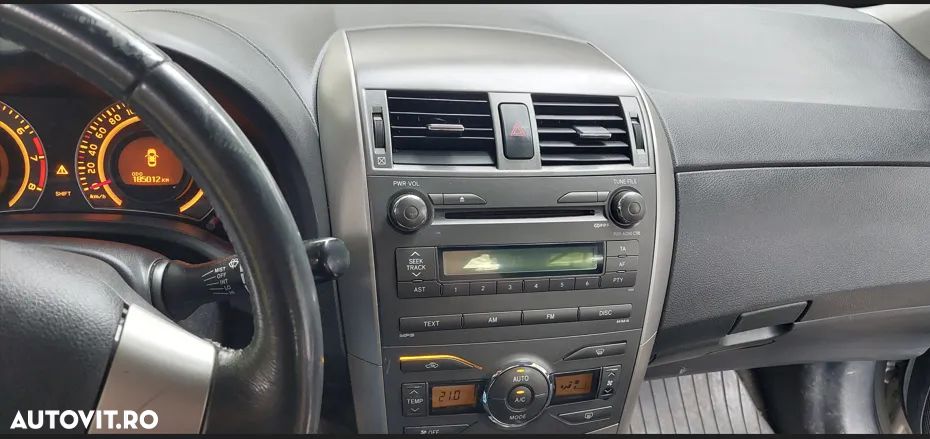 Toyota Corolla 1.4 Sdn. Luna - 2