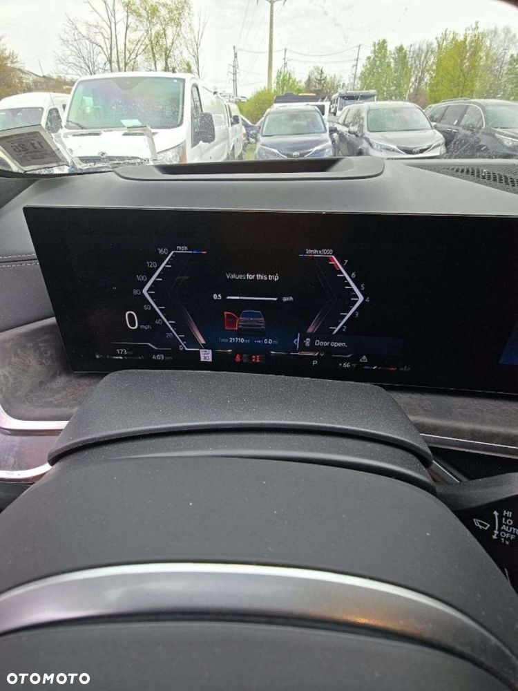 BMW X7 - 7