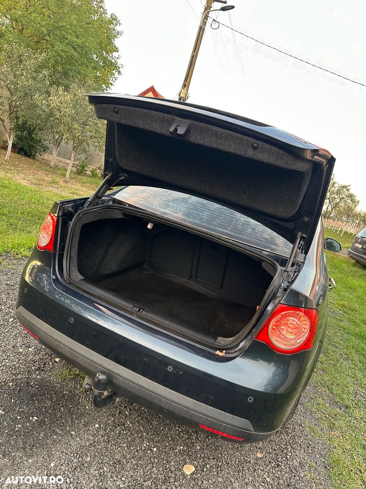 Volkswagen Jetta 1.9 TDI Comfortline - 4