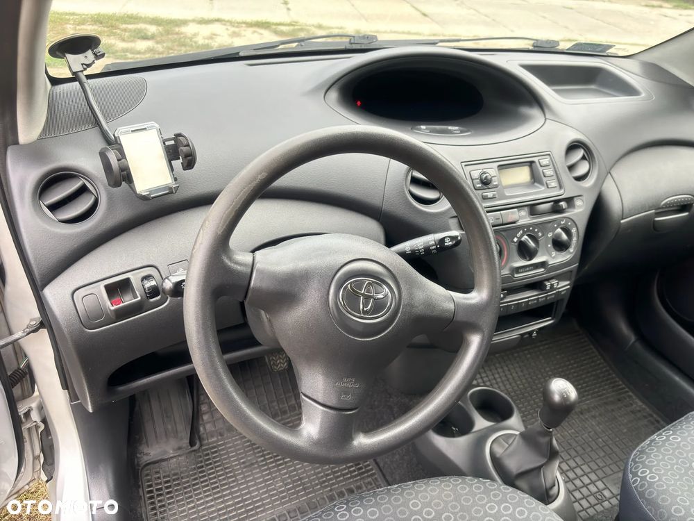 Toyota Yaris 1.0 Base - 10