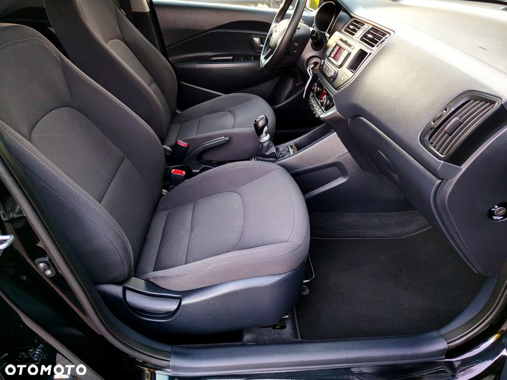 Kia Rio 1.4 Fifa World Cup Edition - 33