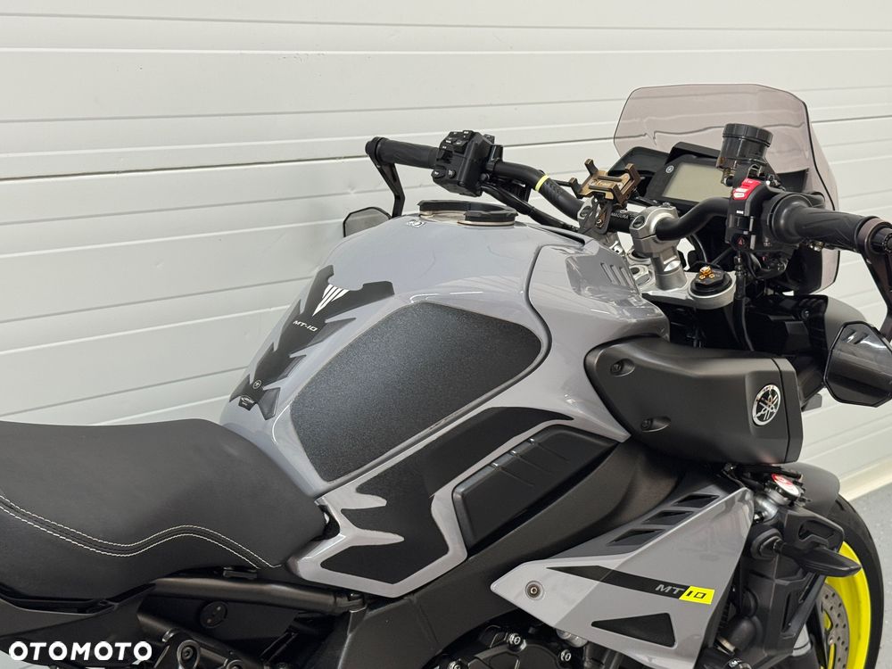 Yamaha MT - 8