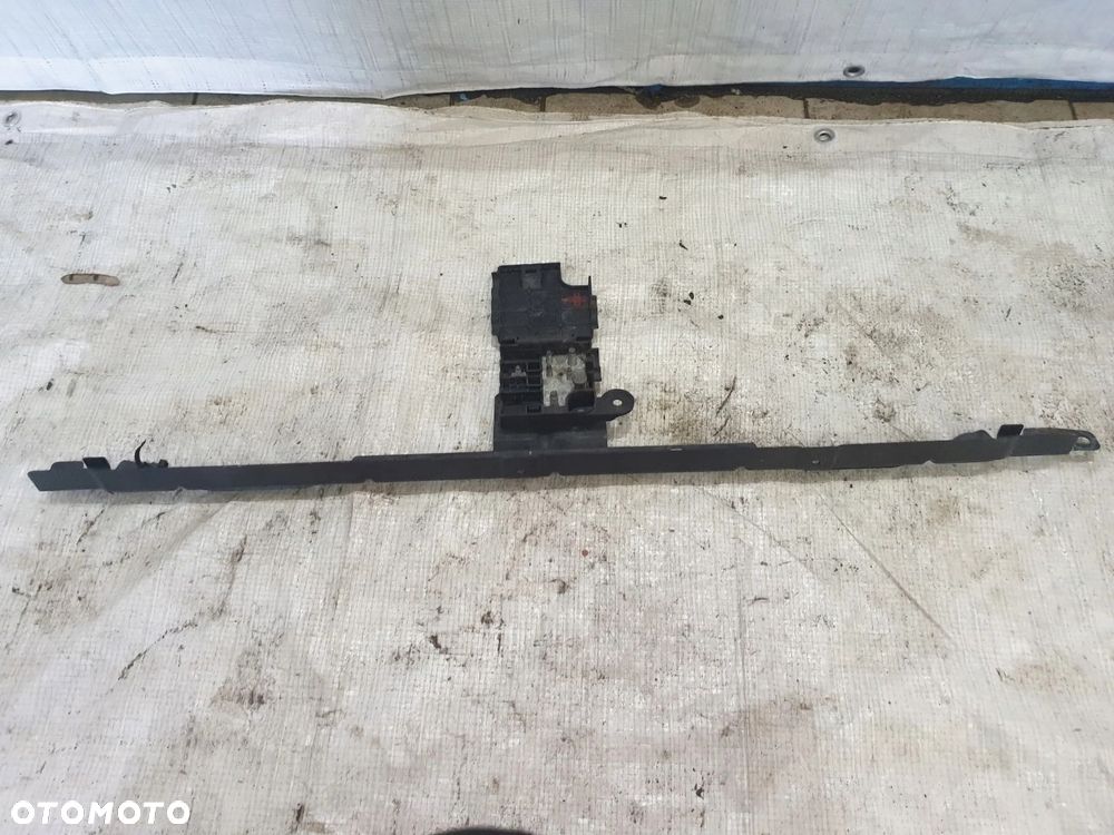 AUDI A4 8K0 WZMOCNIENIE PASA 8K0805629B - 2