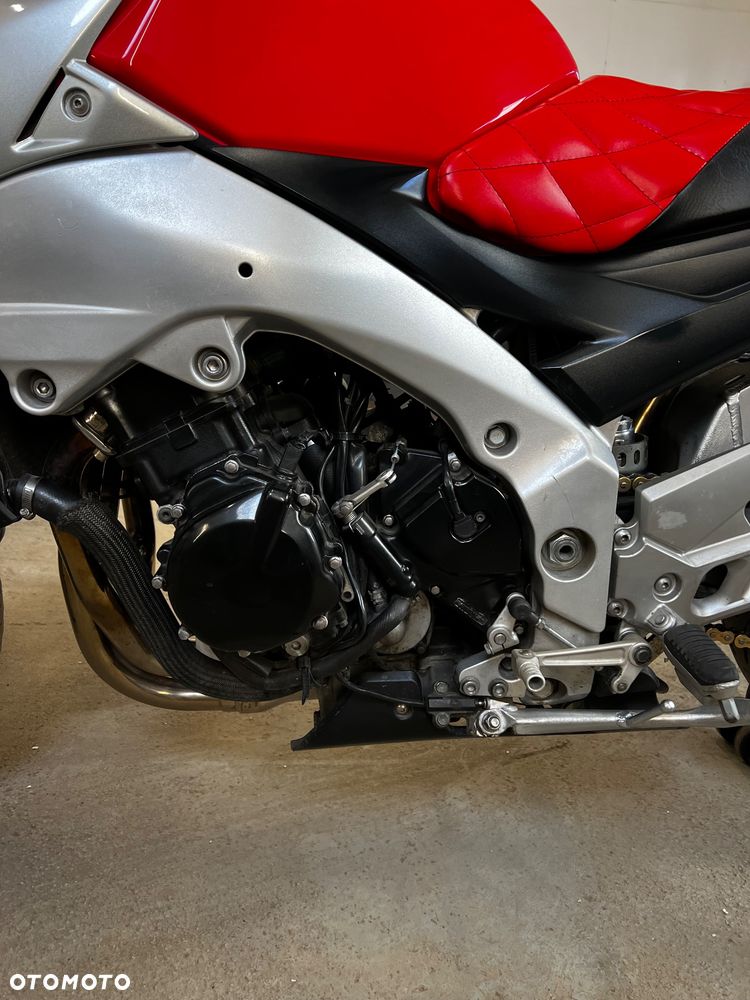 Suzuki GSR - 10