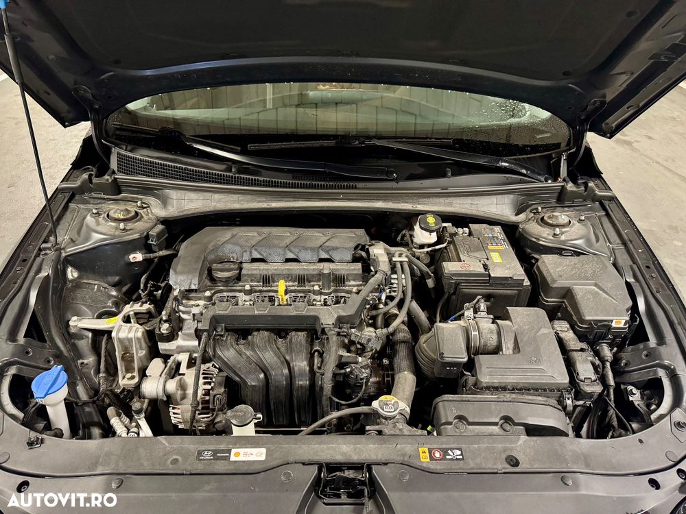 Hyundai Elantra 1.6 l 123 CP CVT Highway - 18