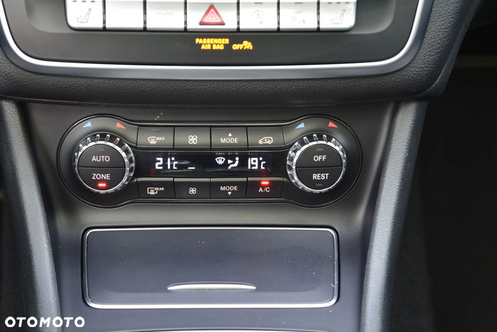 Mercedes-Benz GLA 200 7G-DCT AMG Line - 32