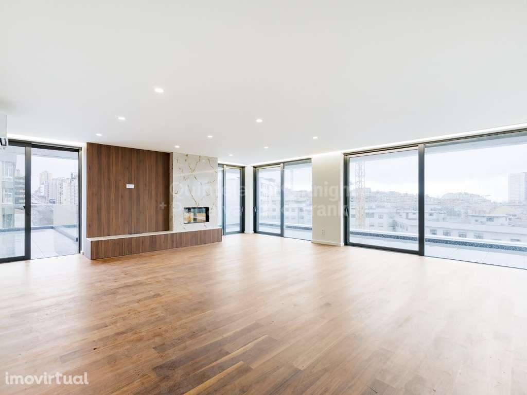 Penthouse T4 com terraço generoso e zona de bem-estar em Gaia - Grande imagem: 2/25