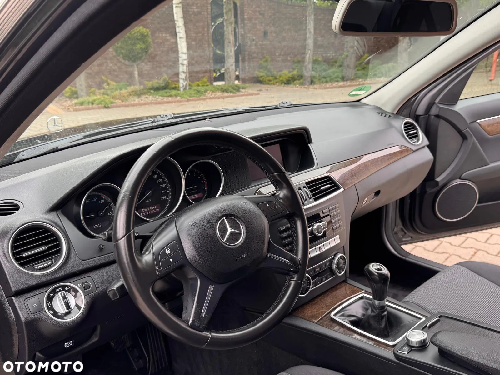 Mercedes-Benz Klasa C 180 CGI BlueEFFICIENCY - 33