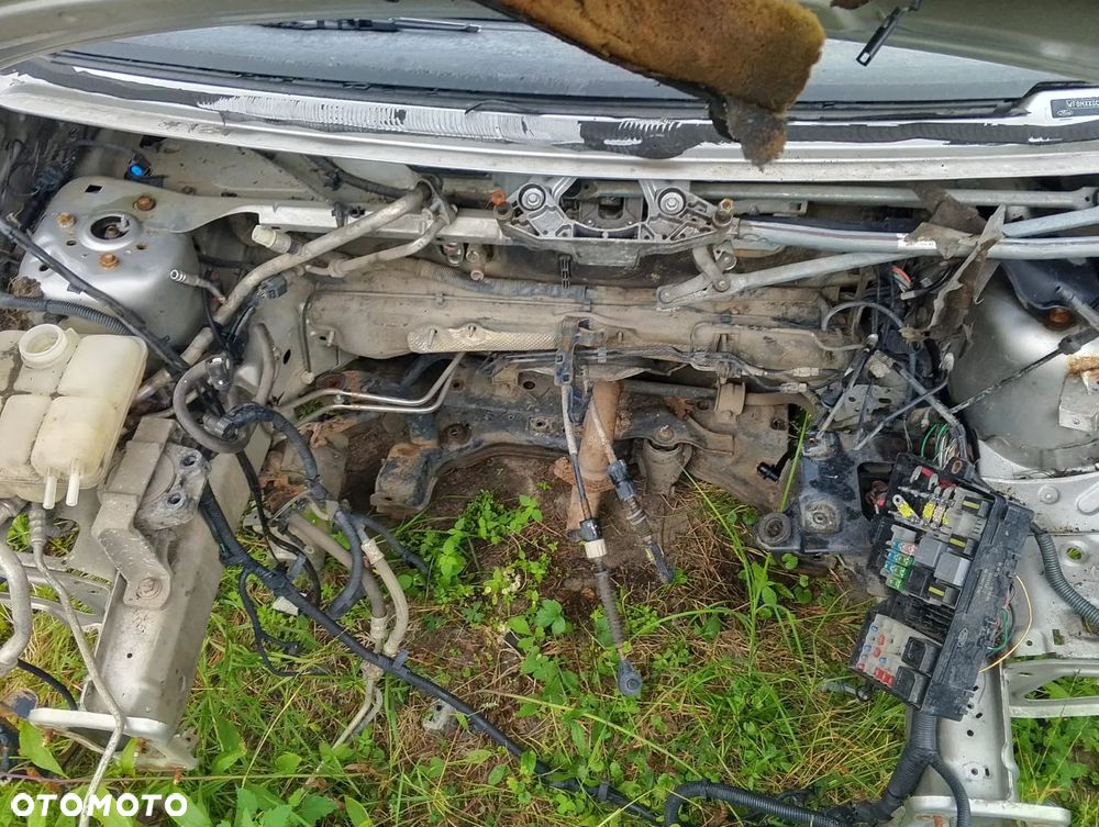 Ford Focus C-Max (03-06r.) 1.6D 119KM. Silnik DV6 Skrzynia MTX75 lakier O3 - Moondust Silver (Metallic). Cały na części GWARANCJA !!!!  Przód Tył Zestaw Komplet Drzwi Klapa Zderzak Błotnik Maska Grill Atrapa Szyba Pas Lampa Lusterko Boczki Fotel Kanapa Kokpit Deska Rozdzielcza Przełącznik Włącznik Sterownik Przewody Wiązka Instalacja Moduł Komputer Czujnik Listwa Pompa Alternator Wtryski Głowica Rozrusznik Kompresor Sprzęgło Dwumas Silnik Skrzynia ABS Klimatyzacji Paliwa Wspomagania Kolektor Turbina Przepustnica Zawór Chłodnica Koło Hak Belka Sanki Zawieszenie Mcpherson Półoś Amortyzator Wydech Tłumik Zacisk Most - 7