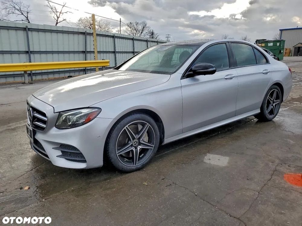 Mercedes-Benz Klasa E 300 9G-TRONIC AMG Line - 2