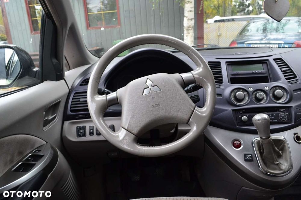 Mitsubishi Grandis - 7