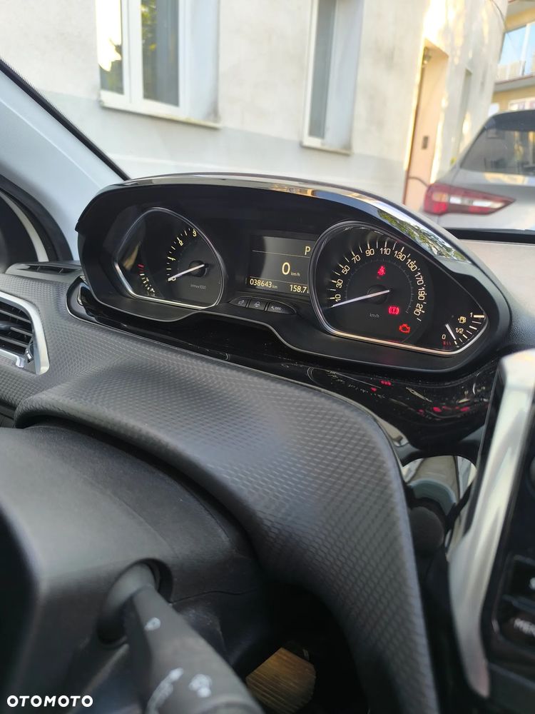 Peugeot 2008 1.2 Pure Tech Allure S&S EAT6 - 27
