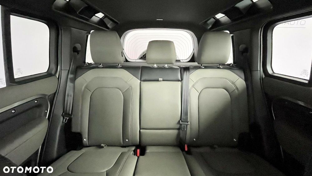 Land Rover Defender - 12