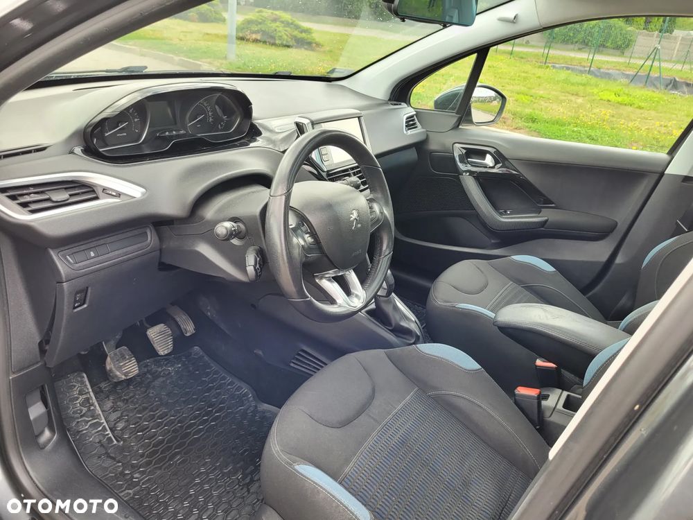 Peugeot 208 - 12