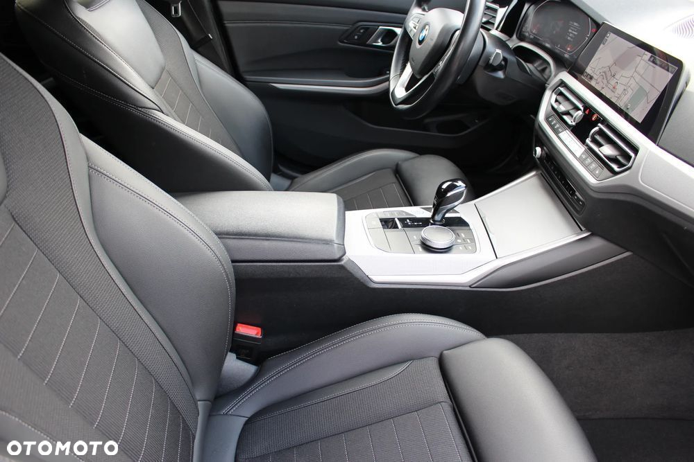 BMW Seria 3 318d Touring Advantage - 17
