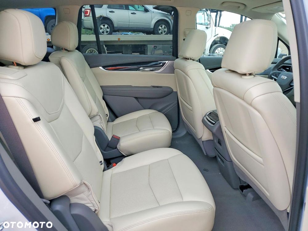 Cadillac XT6 - 12