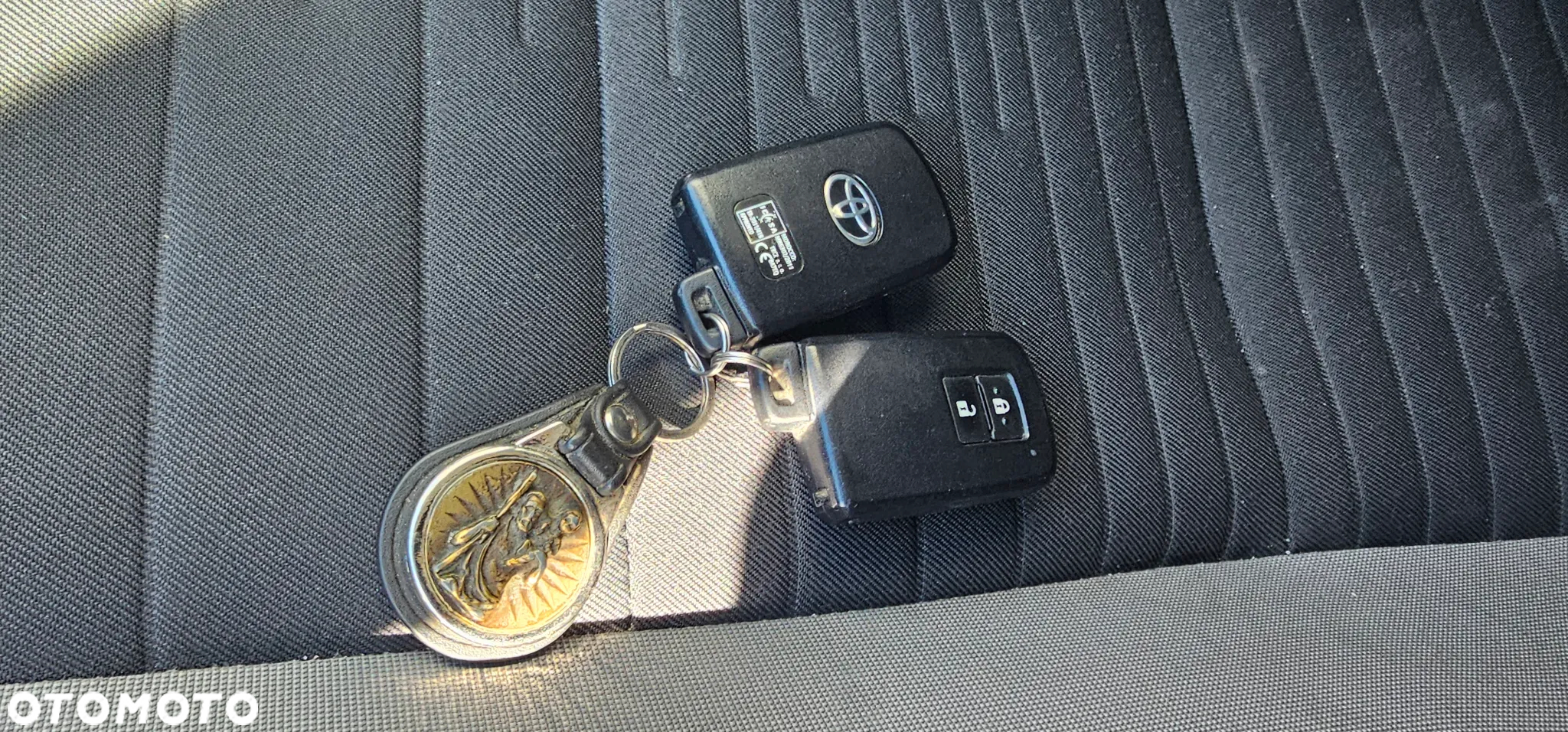 Toyota Auris Hybrid 135 Prestige - 16