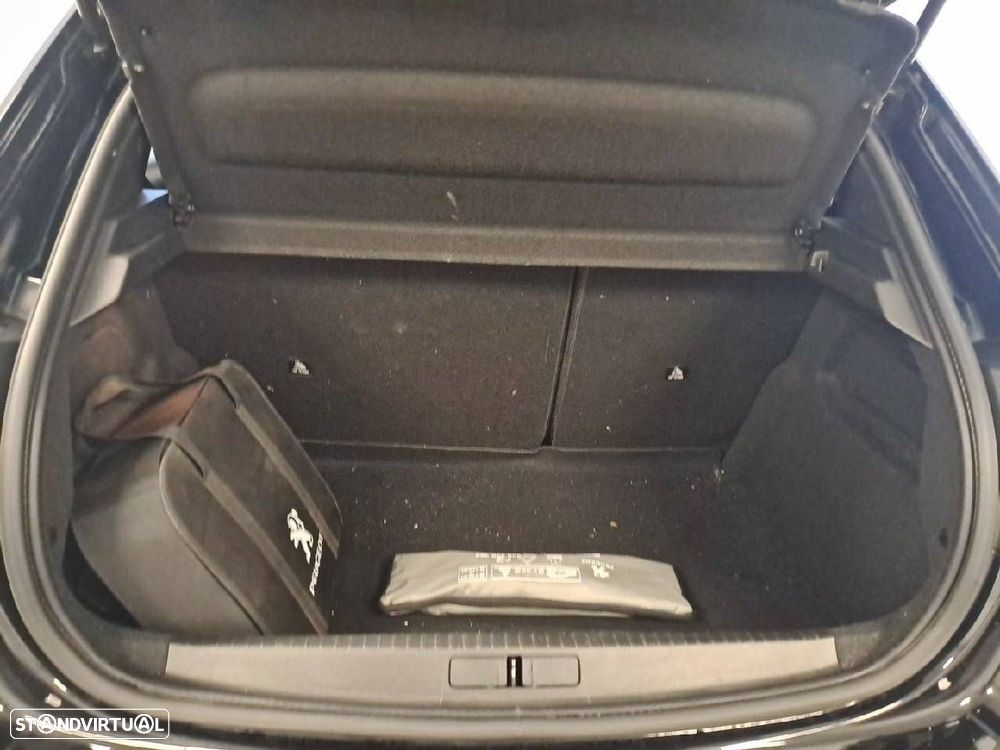 Peugeot e-208 50 kWh GT — fotografia 7