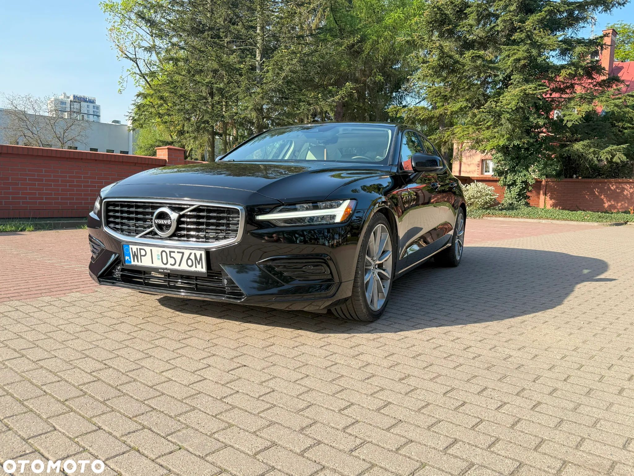 Volvo S60 T5 Momentum Pro - 1