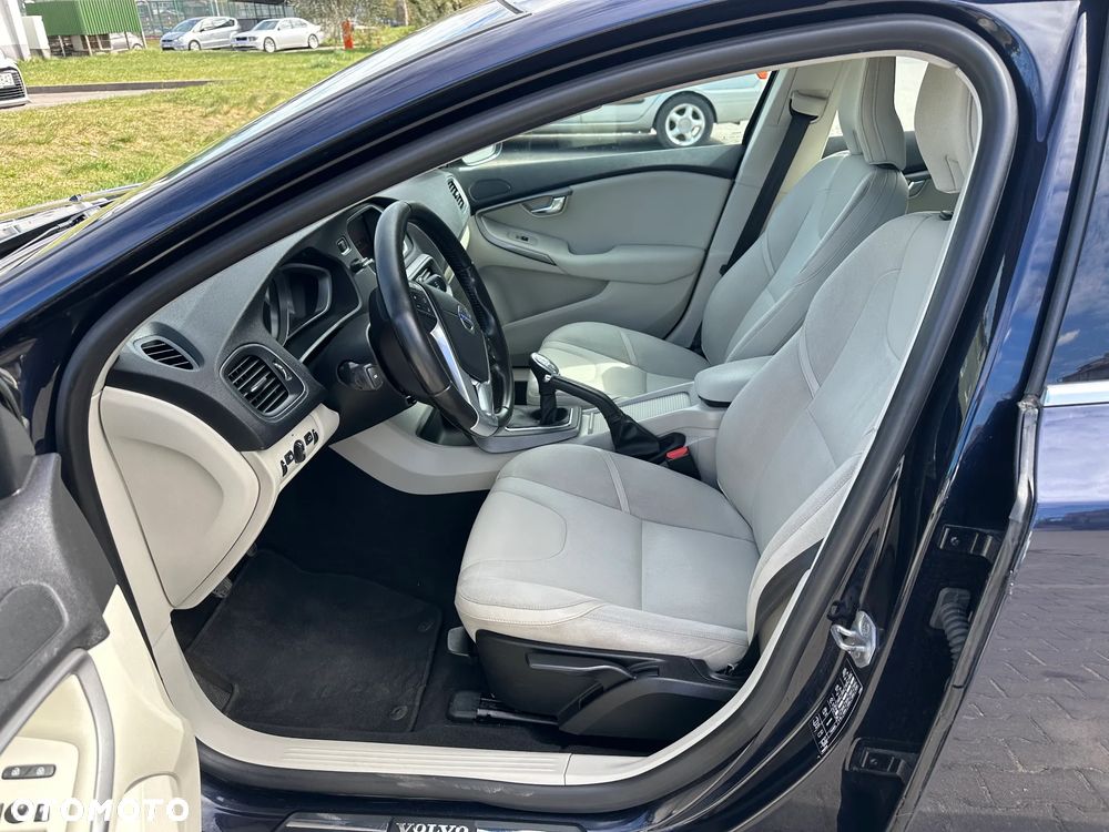 Volvo V40 D3 Momentum - 16