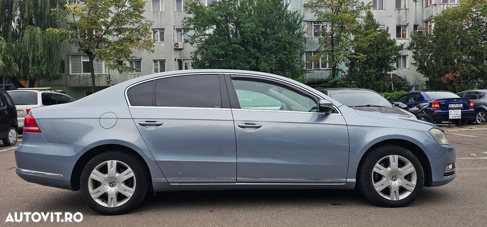 Volkswagen Passat - 1