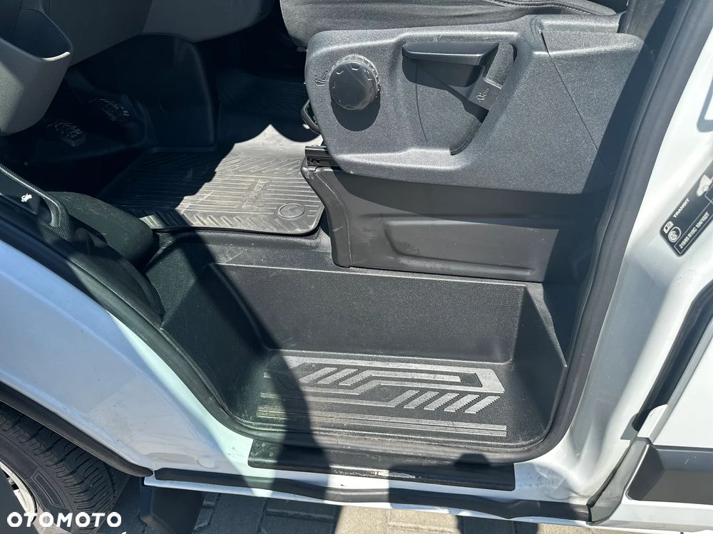 Ford TRANSIT CUSTOM - 12