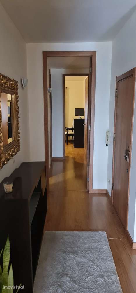 Apartamento T2 Premium Mobilado com Piscina e Garagem - Grande imagem: 2/14