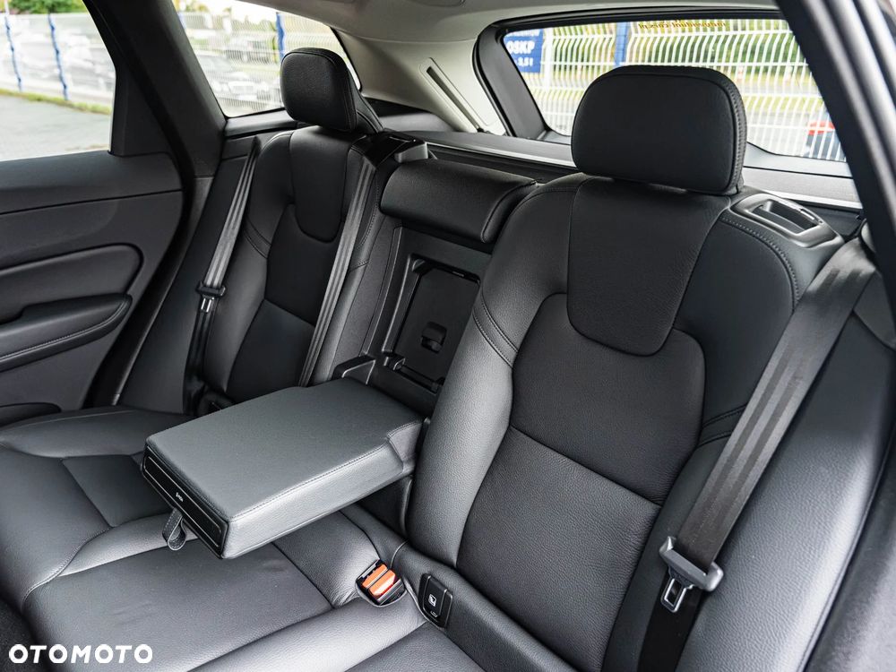 Volvo XC 60 B5 B AWD Plus Dark - 27